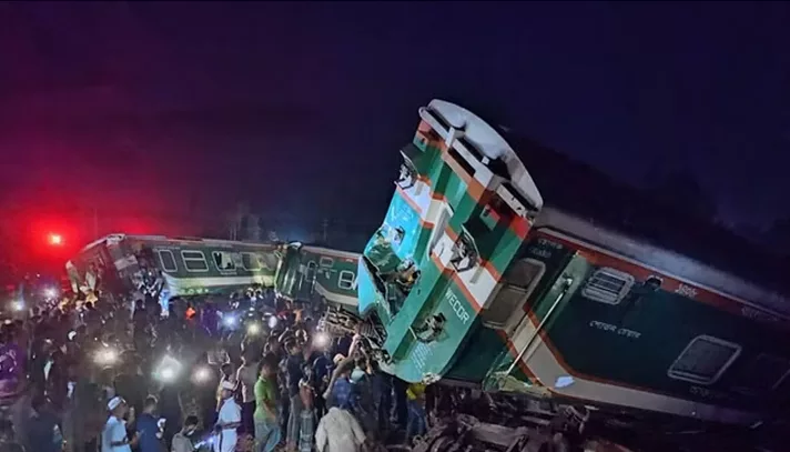সোনার বাংলা এক্সপ্রেস দুর্ঘটনায় রেলওয়ের ৪ কর্মী বরখাস্ত - the Bengali Times