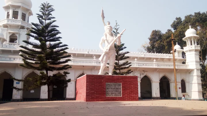 ছাত্রীর সঙ্গে কারমাইকেল কলেজের শিক্ষকের ‘আপত্তিকর ভিডিও’ ভাইরাল - the Bengali Times
