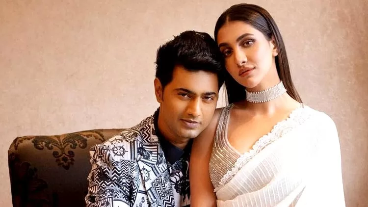 রুক্মিণীকে চুমু খেতে গিয়ে বিপাকে দেব! - the Bengali Times রুক্মিণীকে চুমু খেতে গিয়ে বিপাকে দেব! - the Bengali Times