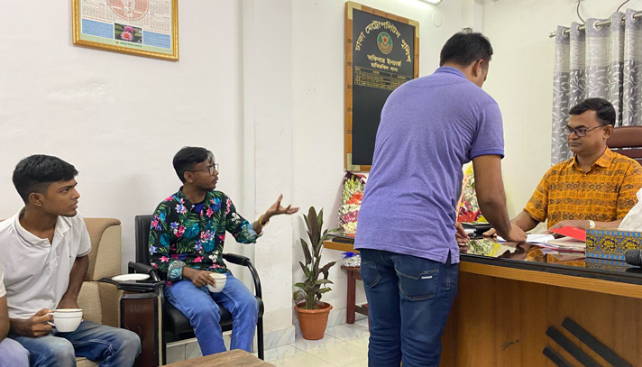 হিরো আলমকে বুড়িগঙ্গায় ফেলে দেওয়ার হুমকি, থানায় জিডি - the Bengali Times হিরো আলমকে বুড়িগঙ্গায় ফেলে দেওয়ার হুমকি, থানায় জিডি - the Bengali Times