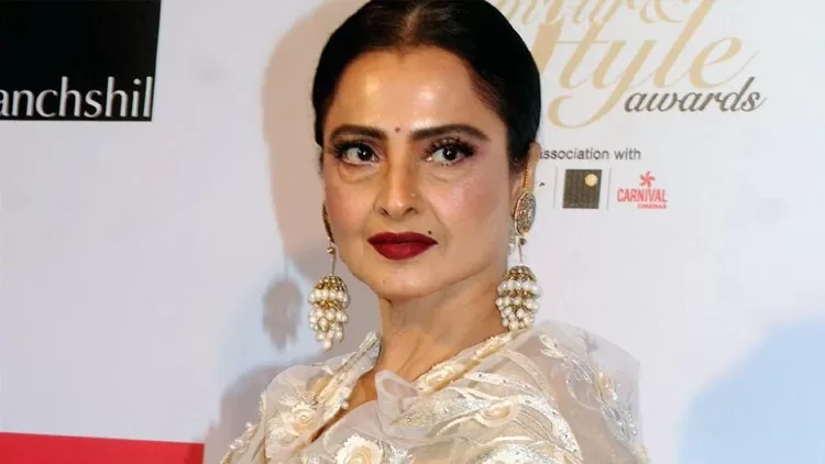 নিজের সহকারীর সঙ্গে ‘লিভ-ইন’ সম্পর্কে ছিলেন রেখা! - the Bengali Times নিজের সহকারীর সঙ্গে ‘লিভ-ইন’ সম্পর্কে ছিলেন রেখা! - the Bengali Times