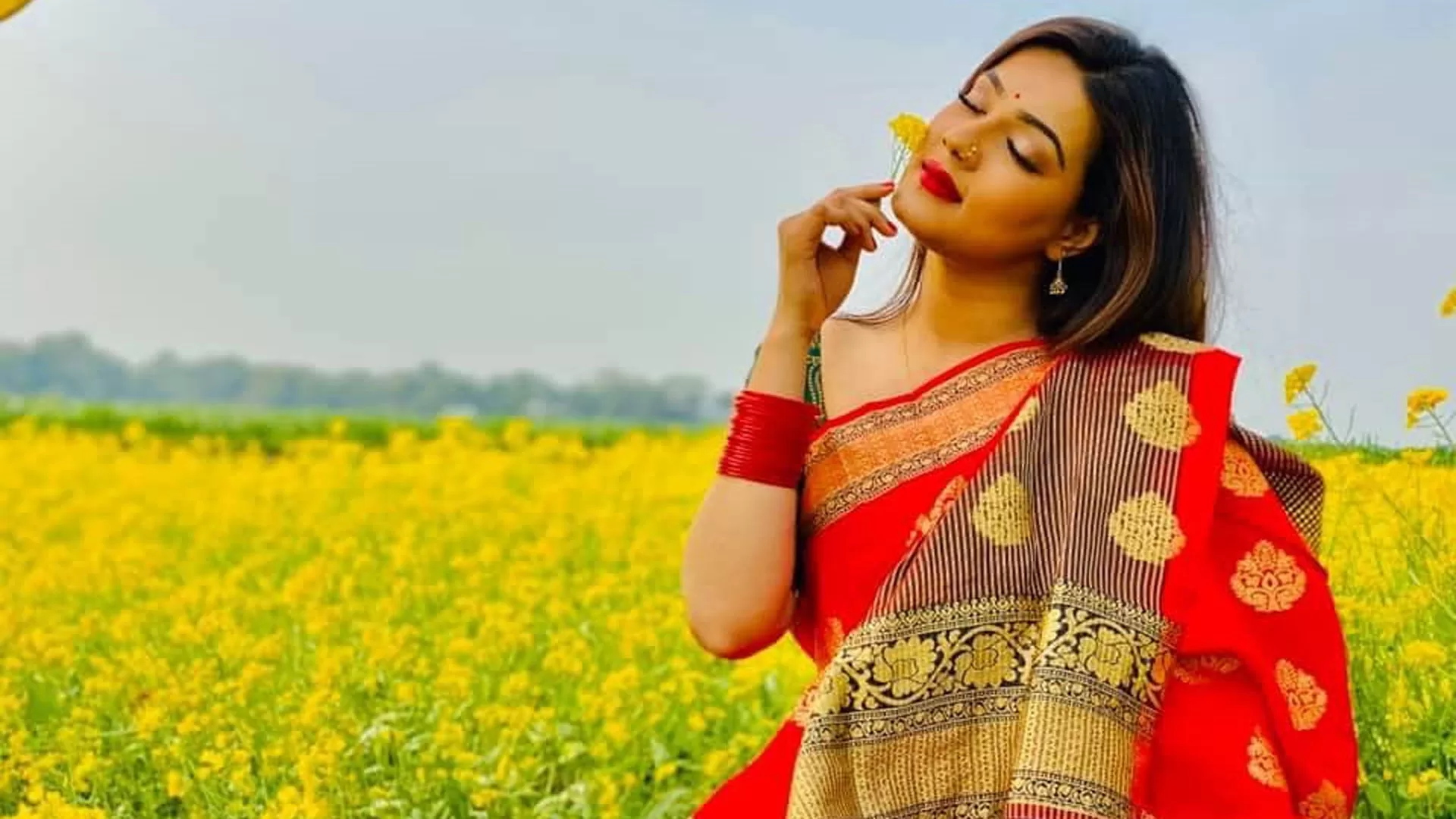 নেতার প্রভাবে অন্যের বুকিং বাতিল করে হাওড়ে ঘুরলেন মাহি - the Bengali Times