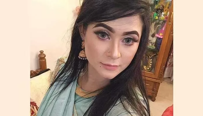 নারীকে বিবস্ত্র করে ছবি ধারণ, কথিত যুবলীগ নেত্রী আটক - the Bengali Times