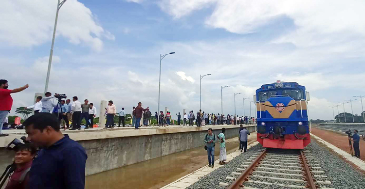 ২ ঘণ্টা ১০ মিনিটে ঢাকা থেকে ভাঙ্গা পৌঁছালো ট্রেন - the Bengali Times