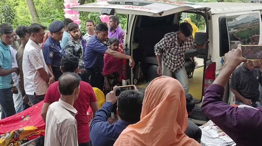মাদারীপুরে বাসায় ২ বান্ধবীর মৃত্যু, মদের বোতল উদ্ধার - the Bengali Times