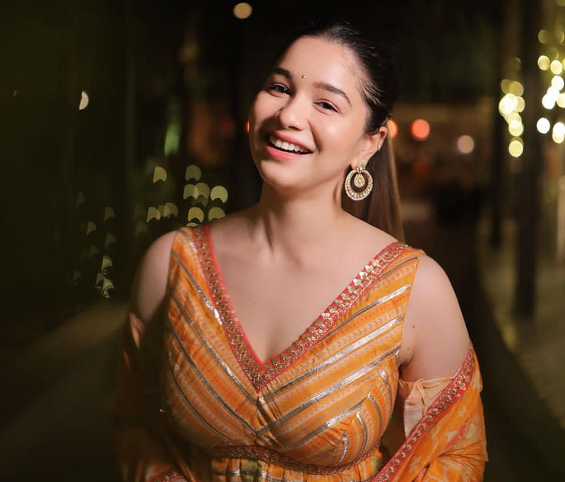 বিকৃত ছবি প্রচার হচ্ছে, খেপলেন শচীনকন্যা সারা - the Bengali Times