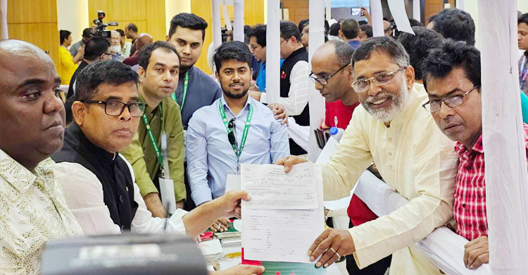 প্রথম দিনেই আ’লীগের ১০৭৪ মনোনয়ন ফরম বিক্রি, আয় সোয়া ৫ কোটি - the Bengali Times