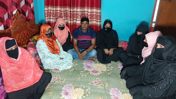 তিন মাসেই ৩ বিয়ে, একসঙ্গে ৭ বউকে নিয়ে সংসার প্রবাসীর! - the Bengali Times তিন মাসেই ৩ বিয়ে, একসঙ্গে ৭ বউকে নিয়ে সংসার প্রবাসীর! - the Bengali Times