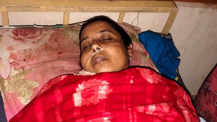 নৌকার লিফলেট বিতরণের সময় নারী কাউন্সিলরকে পিটিয়ে আহত - the Bengali Times নৌকার লিফলেট বিতরণের সময় নারী কাউন্সিলরকে পিটিয়ে আহত - the Bengali Times