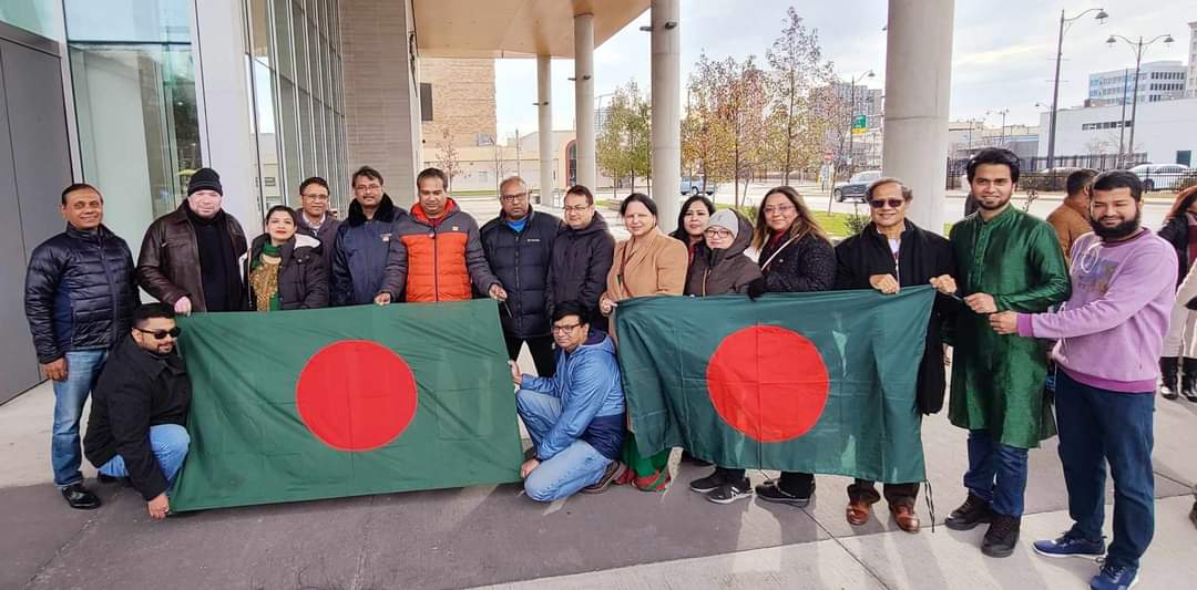 উইন্ডসর সিটি হল স্কয়ারে বাংলাদেশের পতাকা উত্তোলন - the Bengali Times