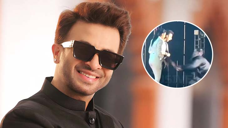 শাকিব খানকে দেখে মঞ্চে লাফ দিলেন এক ভক্ত, অতঃপর… - the Bengali Times শাকিব খানকে দেখে মঞ্চে লাফ দিলেন এক ভক্ত, অতঃপর… - the Bengali Times