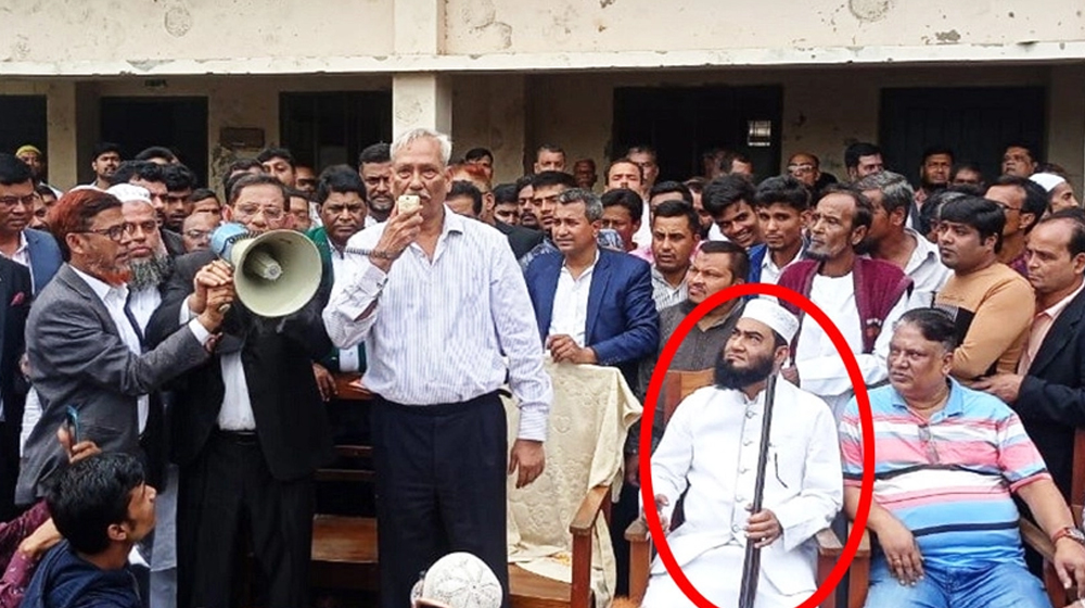 সমাবেশে বন্দুক হাতে বিএনপি নেতা, শাহজাহান ওমরকে শোকজ - the Bengali Times
