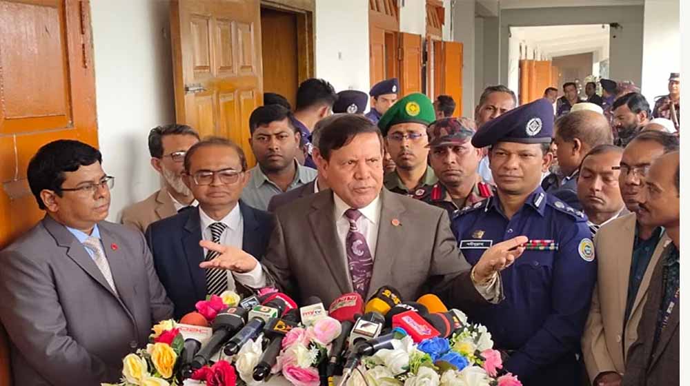 ছবি মিলিয়ে ভোটারদের কেন্দ্রে প্রবেশ করাতে হবে: ইসি হাবিব - the Bengali Times