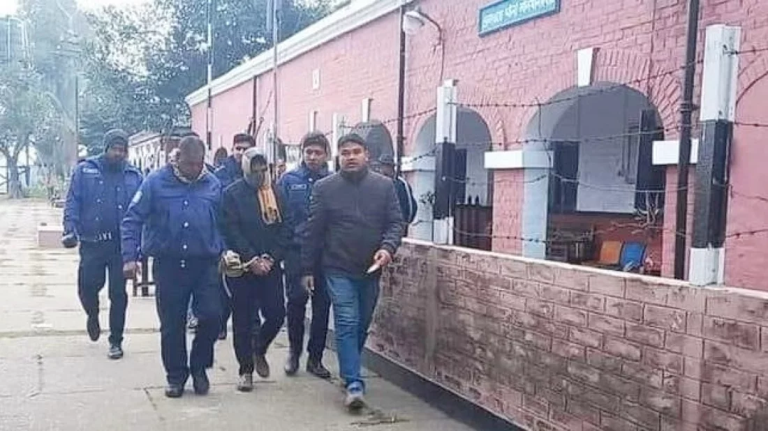 ‘লালমনি এক্সপ্রেসে’ কিশোরীকে ধর্ষণের অভিযোগ, কারাগারে ট্রেনের অ্যাটেন্ডেন্ট - the Bengali Times