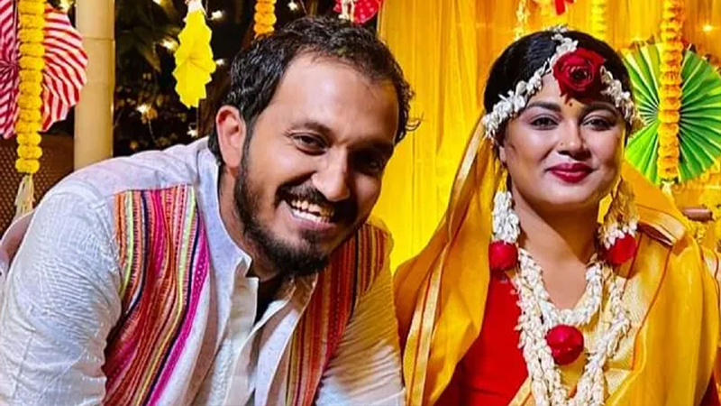 অবশেষে বিয়ের পিঁড়িতে মৌসুমী হামিদ, পাত্র কে? - the Bengali Times