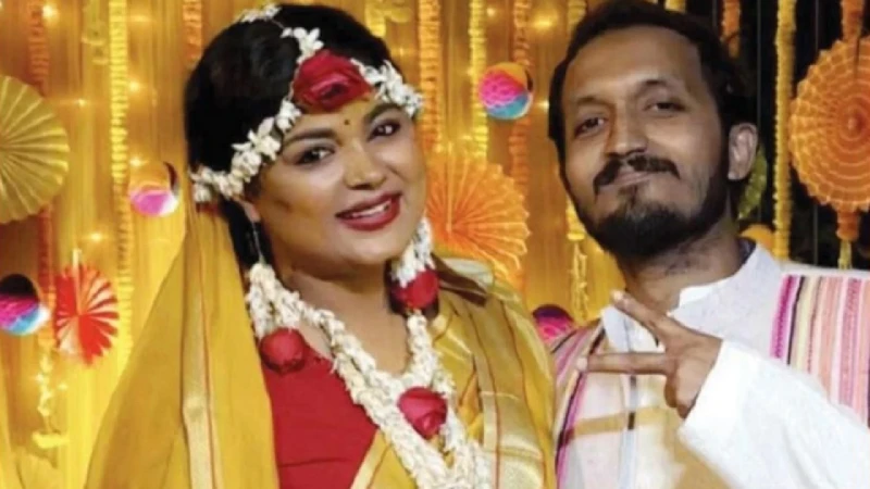 অবশেষে বিয়ের পিঁড়িতে মৌসুমী হামিদ, পাত্র কে? - the Bengali Times