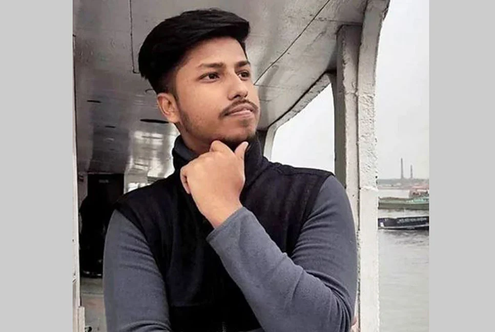 বাঁকা দাঁত, পেটের দাগ দেখে মিনহাজের লাশ শনাক্ত করল পরিবার - the Bengali Times