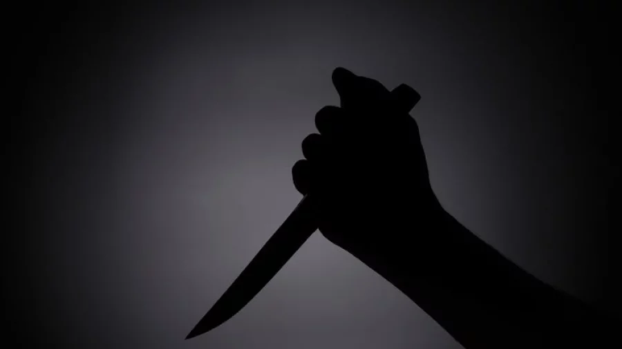 ‘পাগল’ বলায় বান্ধবীকে ছুরি দিয়ে কোপালেন যুবক - the Bengali Times ‘পাগল’ বলায় বান্ধবীকে ছুরি দিয়ে কোপালেন যুবক - the Bengali Times