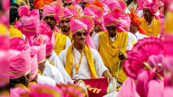 ব্যান্ডপার্টি দিয়ে ডিভোর্সি মেয়েকে স্বাগত জানালেন বাবা! - the Bengali Times ব্যান্ডপার্টি দিয়ে ডিভোর্সি মেয়েকে স্বাগত জানালেন বাবা! - the Bengali Times