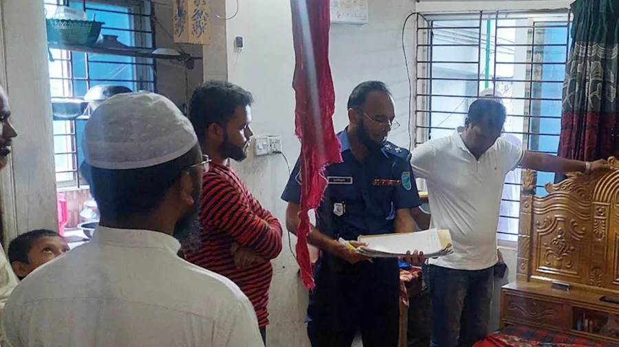 চিরকুটে লেখা ছিল ‘আমার পাশে রোকেয়ার কবর দিও মা’ - the Bengali Times চিরকুটে লেখা ছিল ‘আমার পাশে রোকেয়ার কবর দিও মা’ - the Bengali Times