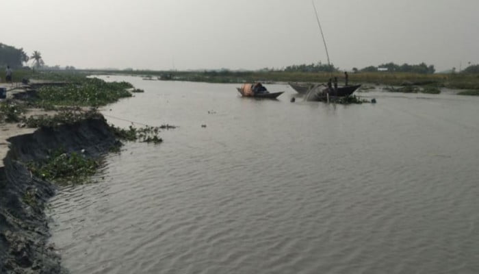 কয়েকদিন অসংলগ্ন আচরণ, এরপর কীর্তিনাশায় ঝাঁপ দিলেন রুপা - the Bengali Times