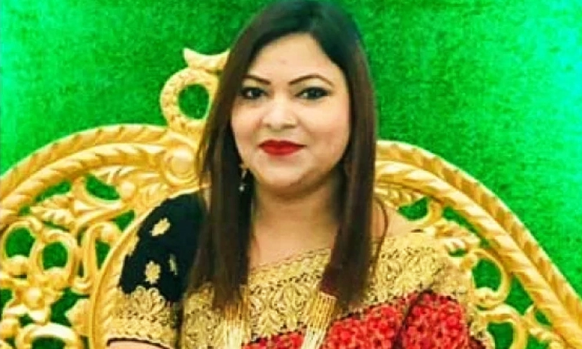 মেয়রের সামনে কাউন্সিলরকে জুতাপেটা করলেন চামেলী! - the Bengali Times মেয়রের সামনে কাউন্সিলরকে জুতাপেটা করলেন চামেলী! - the Bengali Times