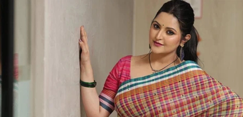 সন্তান দত্তক নিয়ে পরী বললেন,‘আকাশটা বড় হয়ে আসছে’ - the Bengali Times সন্তান দত্তক নিয়ে পরী বললেন,‘আকাশটা বড় হয়ে আসছে’ - the Bengali Times
