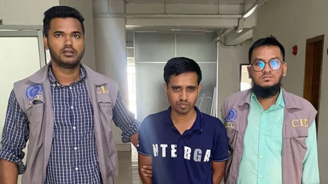 ছাত্রদের যৌন নিপীড়ন, মার্কিন সংস্থার তথ্যে রাজশাহীতে শিক্ষক গ্রেপ্তার - the Bengali Times ছাত্রদের যৌন নিপীড়ন, মার্কিন সংস্থার তথ্যে রাজশাহীতে শিক্ষক গ্রেপ্তার - the Bengali Times