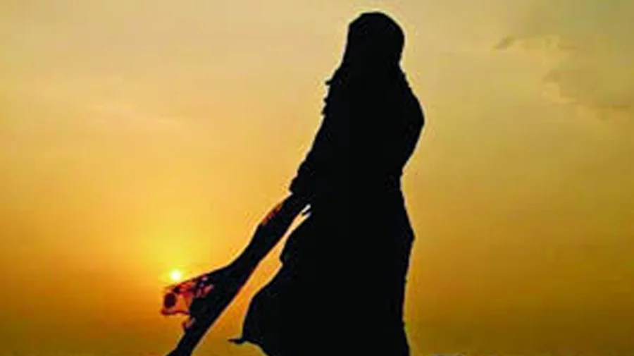 বিয়ের ১৩ বছর পর স্ত্রীর গোপন রহস্য ফাঁস, পুলিশের দারস্থ অধ্যাপক - the Bengali Times বিয়ের ১৩ বছর পর স্ত্রীর গোপন রহস্য ফাঁস, পুলিশের দারস্থ অধ্যাপক - the Bengali Times