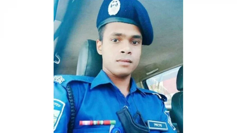 ফেসবুকে ‘দ্য এন্ড’ লিখে ১৪০ ঘুমের ট্যাবলেট খেলেন কনস্টেবল রুবেল - the Bengali Times