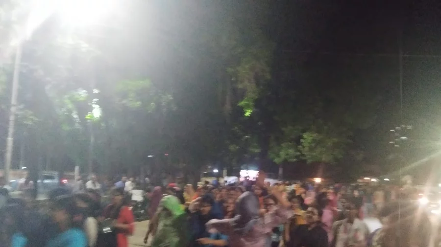 ‘তুমি কে, আমি কে? রাজাকার, রাজাকার’ স্লোগানে উত্তপ্ত ঢাবি - the Bengali Times ‘তুমি কে, আমি কে? রাজাকার, রাজাকার’ স্লোগানে উত্তপ্ত ঢাবি - the Bengali Times