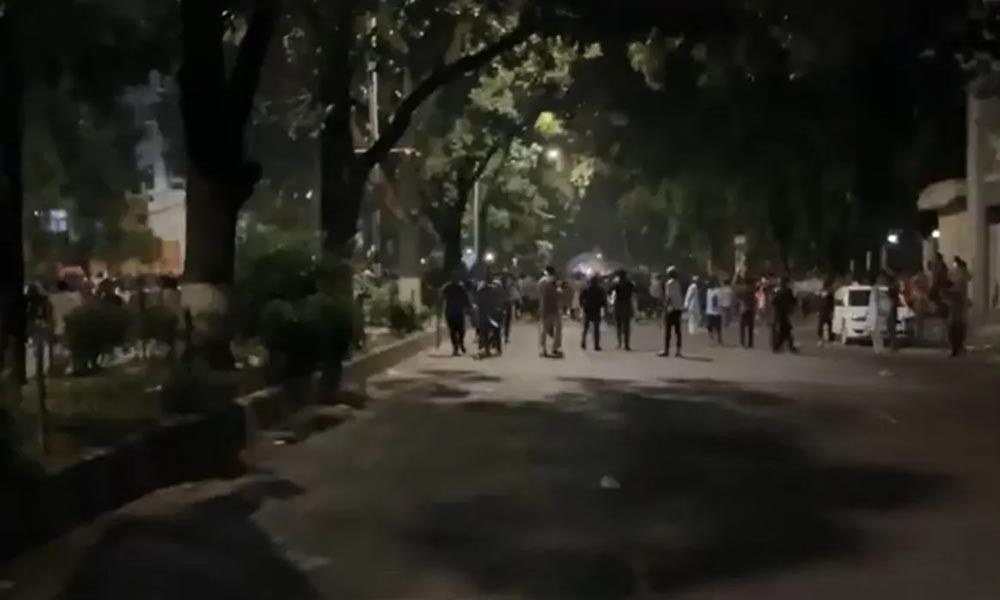 ছাত্রদের ওপর আনসার সদস্যদের গুলি-সংঘর্ষ, ঘটনাস্থলে সেনাবাহিনী - the Bengali Times ছাত্রদের ওপর আনসার সদস্যদের গুলি-সংঘর্ষ, ঘটনাস্থলে সেনাবাহিনী - the Bengali Times
