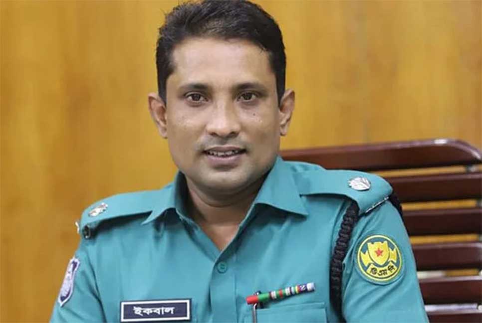 ‘গুলি করি, মরে একটাই স্যার’ ভাইরাল ভিডিওর সেই ডিসি এখন ডিবি হেফাজতে - the Bengali Times ‘গুলি করি, মরে একটাই স্যার’ ভাইরাল ভিডিওর সেই ডিসি এখন ডিবি হেফাজতে - the Bengali Times