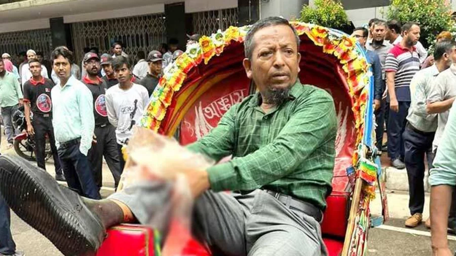 ইসলামী ব্যাংকে বহিরাগতদের গুলি, ৫ কর্মকর্তা গুলিবিদ্ধ - the Bengali Times ইসলামী ব্যাংকে বহিরাগতদের গুলি, ৫ কর্মকর্তা গুলিবিদ্ধ - the Bengali Times