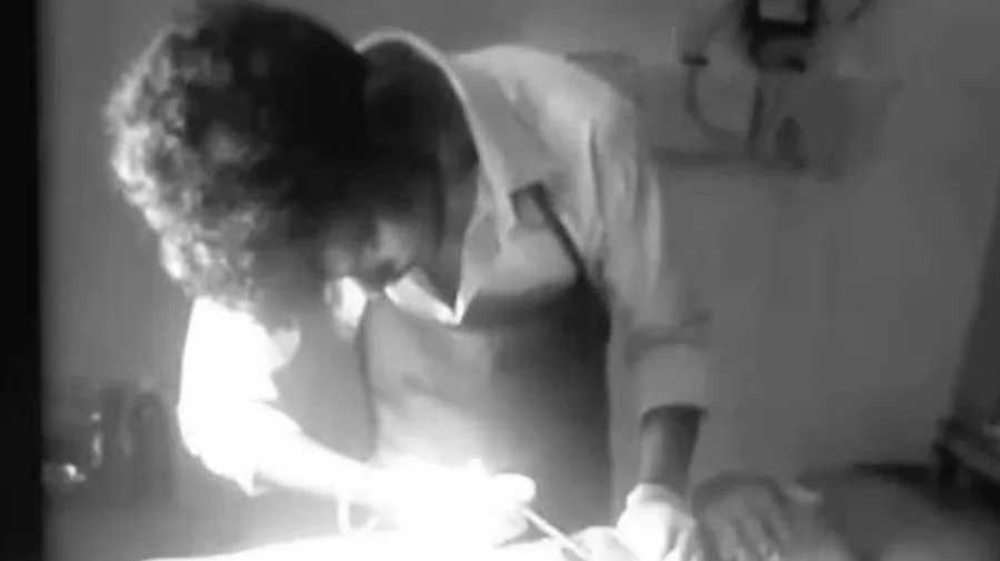 হাসপাতালে বিবস্ত্র নারীকে ড্রেসিং করছে ওয়ার্ড বয় - the Bengali Times হাসপাতালে বিবস্ত্র নারীকে ড্রেসিং করছে ওয়ার্ড বয় - the Bengali Times