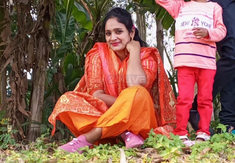শিশু ছেলে-মেয়েকে কাদিঁয়ে টাকা নিয়ে উধাও প্রবাসীর স্ত্রী - the Bengali Times