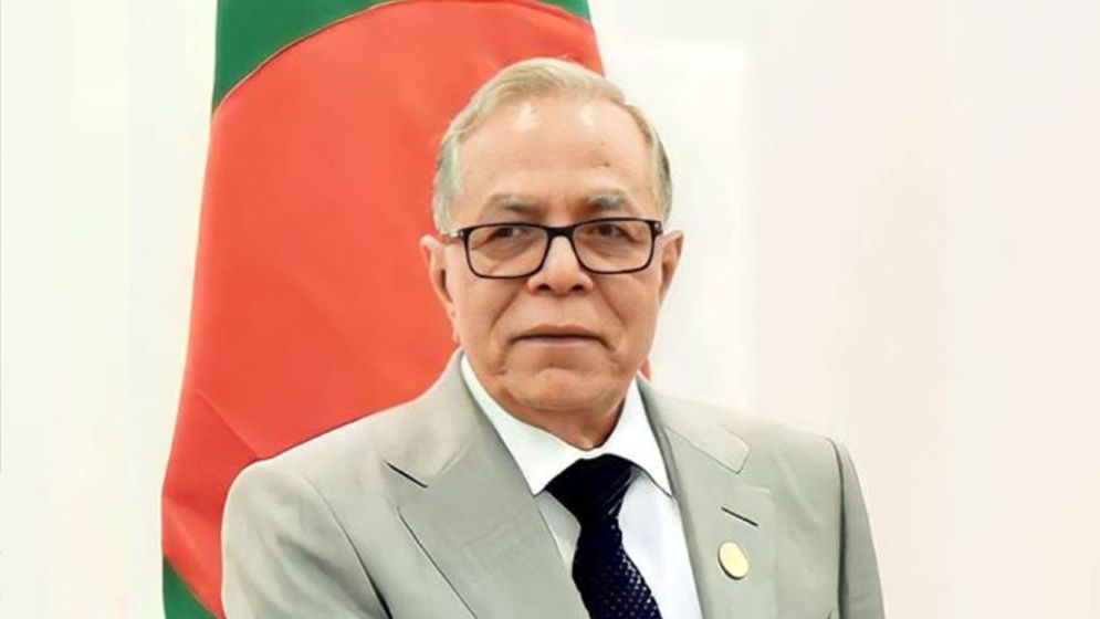 লুঙ্গি গেঞ্জি পরে বিমানবন্দরে যান আবদুল হামিদ - the Bengali Times লুঙ্গি গেঞ্জি পরে বিমানবন্দরে যান আবদুল হামিদ - the Bengali Times