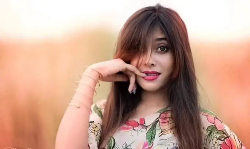 ভার্সিটিতে টিচিং করতে গেলে ছাত্ররা প্রতিদিন আমার সাথে আধা ঘন্টা ধরে শুধু সেলফি তুলে: নাজমী জান্নাত - the Bengali Times ভার্সিটিতে টিচিং করতে গেলে ছাত্ররা প্রতিদিন আমার সাথে আধা ঘন্টা ধরে শুধু সেলফি তুলে: নাজমী জান্নাত - the Bengali Times