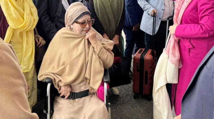 ‘ভাইয়ার দিকে খেয়াল রেখো’, বিমানে ওঠার আগে বললেন খালেদা জিয়া - the Bengali Times ‘ভাইয়ার দিকে খেয়াল রেখো’, বিমানে ওঠার আগে বললেন খালেদা জিয়া - the Bengali Times
