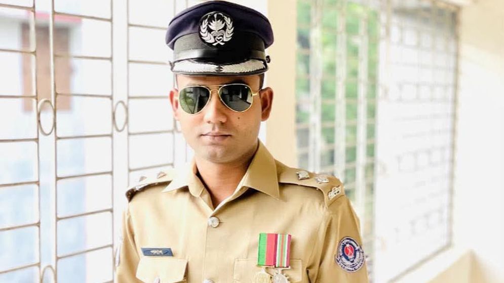 চিরকুটে ‘কাউকে ভালো রাখতে পারলাম না’ লিখে এএসপি পলাশ সাহার আত্মহত্যা - the Bengali Times চিরকুটে ‘কাউকে ভালো রাখতে পারলাম না’ লিখে এএসপি পলাশ সাহার আত্মহত্যা - the Bengali Times