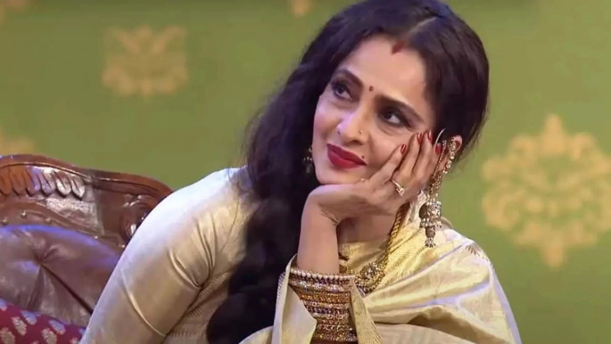 সম্মতি ছাড়াই রেখার ঠোঁটে চুমু, রেগে আগুন অভিনেত্রী - the Bengali Times সম্মতি ছাড়াই রেখার ঠোঁটে চুমু, রেগে আগুন অভিনেত্রী - the Bengali Times