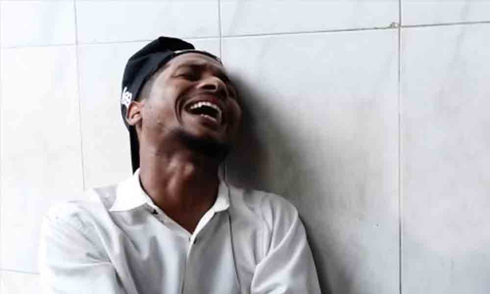 সিনেমা দেখতে এসে গার্লফ্রেন্ডকে হারিয়ে কাঁদতে কাঁদতে যা বললেন তরুণ - the Bengali Times সিনেমা দেখতে এসে গার্লফ্রেন্ডকে হারিয়ে কাঁদতে কাঁদতে যা বললেন তরুণ - the Bengali Times
