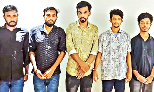 গুলশানে চাঁদাবাজি : পুলিশ নিয়ে অভিযান, ২ ঘণ্টা পর টাকা নিয়ে আসে দুই ‘সমন্বয়ক’ - the Bengali Times গুলশানে চাঁদাবাজি : পুলিশ নিয়ে অভিযান, ২ ঘণ্টা পর টাকা নিয়ে আসে দুই ‘সমন্বয়ক’ - the Bengali Times