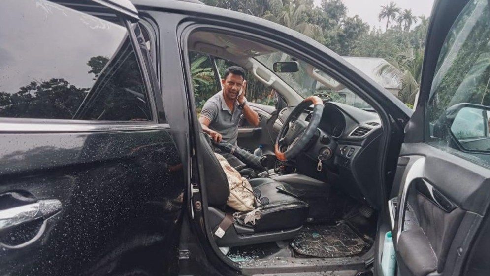 গোপালগঞ্জে এবার ইউএনওর গাড়ি বহরে হামলা, ভাঙচুর - the Bengali Times গোপালগঞ্জে এবার ইউএনওর গাড়ি বহরে হামলা, ভাঙচুর - the Bengali Times