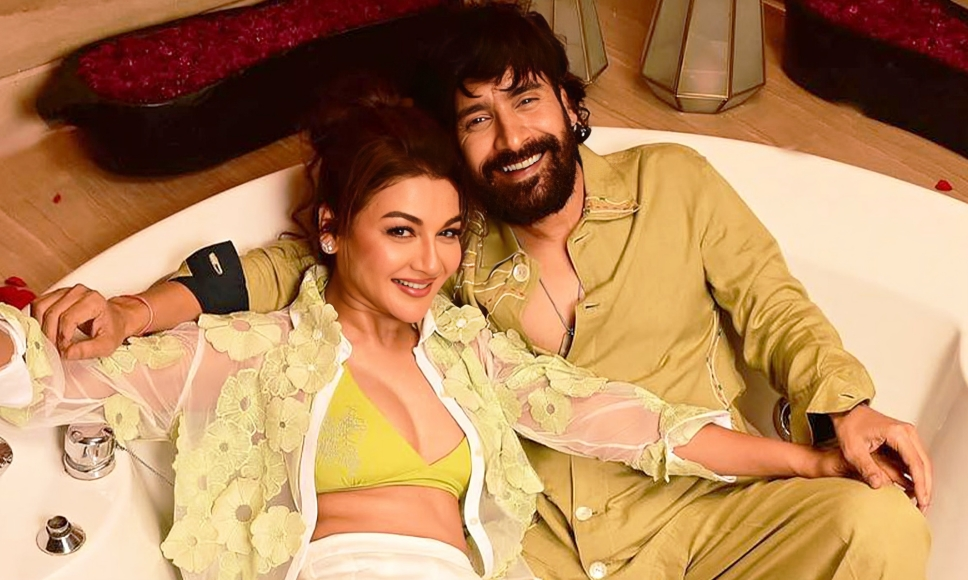 কার সঙ্গে রোমান্টিক পোজে জয়া আহসান ? - the Bengali Times কার সঙ্গে রোমান্টিক পোজে জয়া আহসান ? - the Bengali Times
