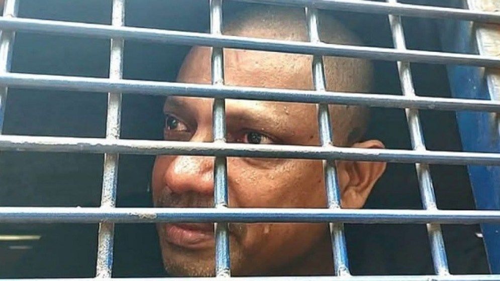 প্রিজনভ্যানে অঝোরে কাঁদলেন পলক, একজন বললেন ‘ভাই কাইন্দেন না’ - the Bengali Times প্রিজনভ্যানে অঝোরে কাঁদলেন পলক, একজন বললেন ‘ভাই কাইন্দেন না’ - the Bengali Times