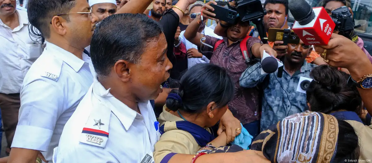 পেশার টোপে পর্নোগ্রাফির ফাঁদে নারী - the Bengali Times পেশার টোপে পর্নোগ্রাফির ফাঁদে নারী - the Bengali Times