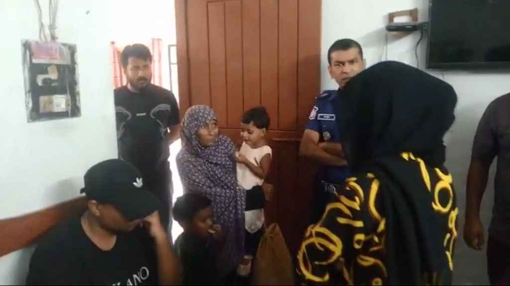 তরুণীর প্রেমে সংসার ছাড়লেন চার সন্তানের জননী, অতঃপর… - the Bengali Times তরুণীর প্রেমে সংসার ছাড়লেন চার সন্তানের জননী, অতঃপর… - the Bengali Times