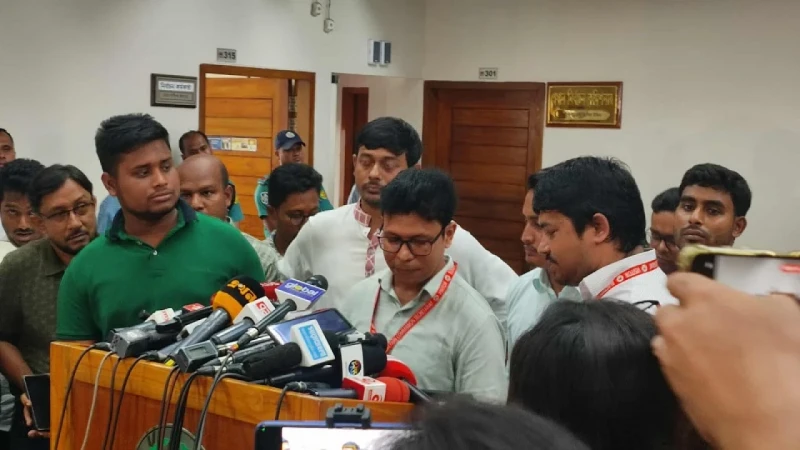 শাপলা প্রতীক না পেলে রাজনৈতিক লড়াইয়ের হুঁশিয়ারি এনসিপির - the Bengali Times শাপলা প্রতীক না পেলে রাজনৈতিক লড়াইয়ের হুঁশিয়ারি এনসিপির - the Bengali Times