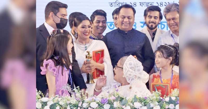 ‘সেদিন তার হাসি ভীষণ ভালো লেগেছিল, কিন্তু ক্ষমতা মানুষটিকে শয়তান বানাল’ - the Bengali Times ‘সেদিন তার হাসি ভীষণ ভালো লেগেছিল, কিন্তু ক্ষমতা মানুষটিকে শয়তান বানাল’ - the Bengali Times